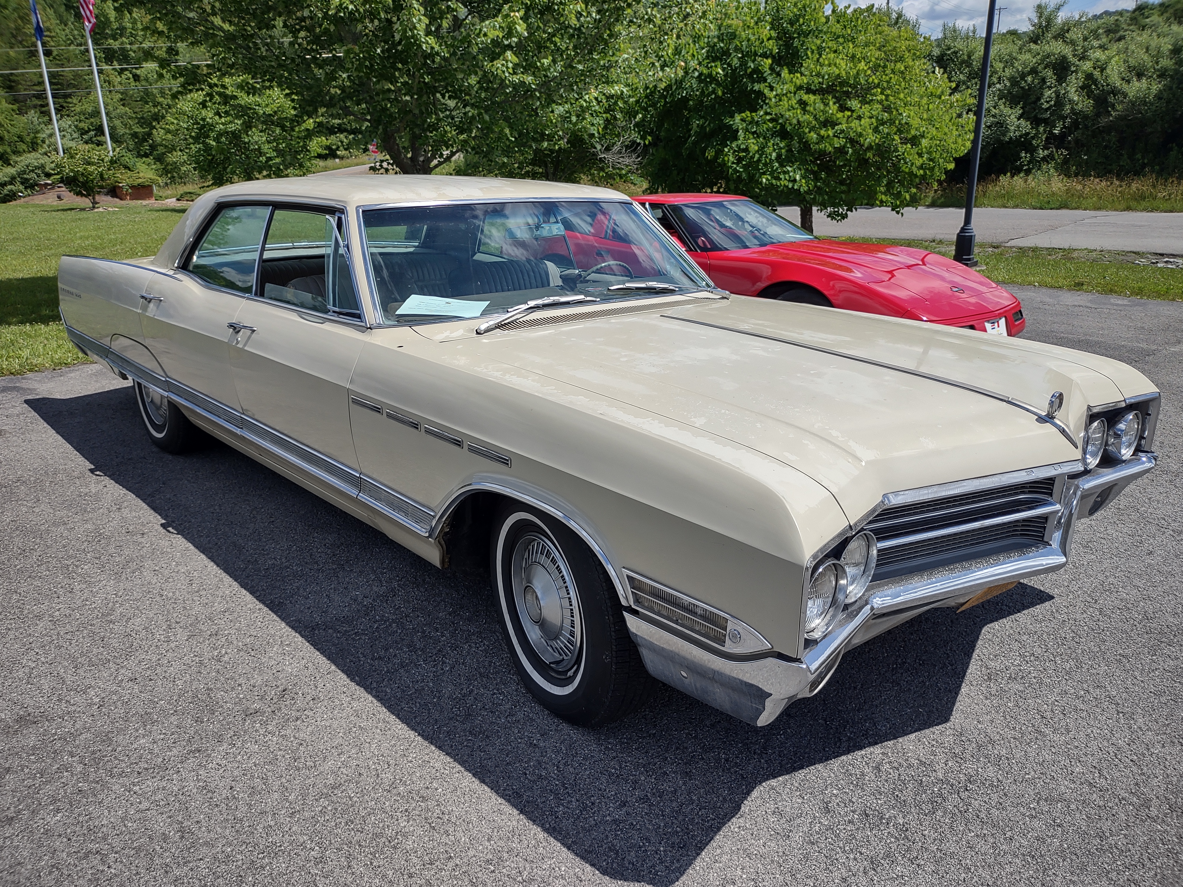 1965-Buick-Electra-Marty-and-Debbey-LaneIMG_20220618_114659883_HDR3rd-annual-Classic-Cars-for-Classic-Seniors-2022