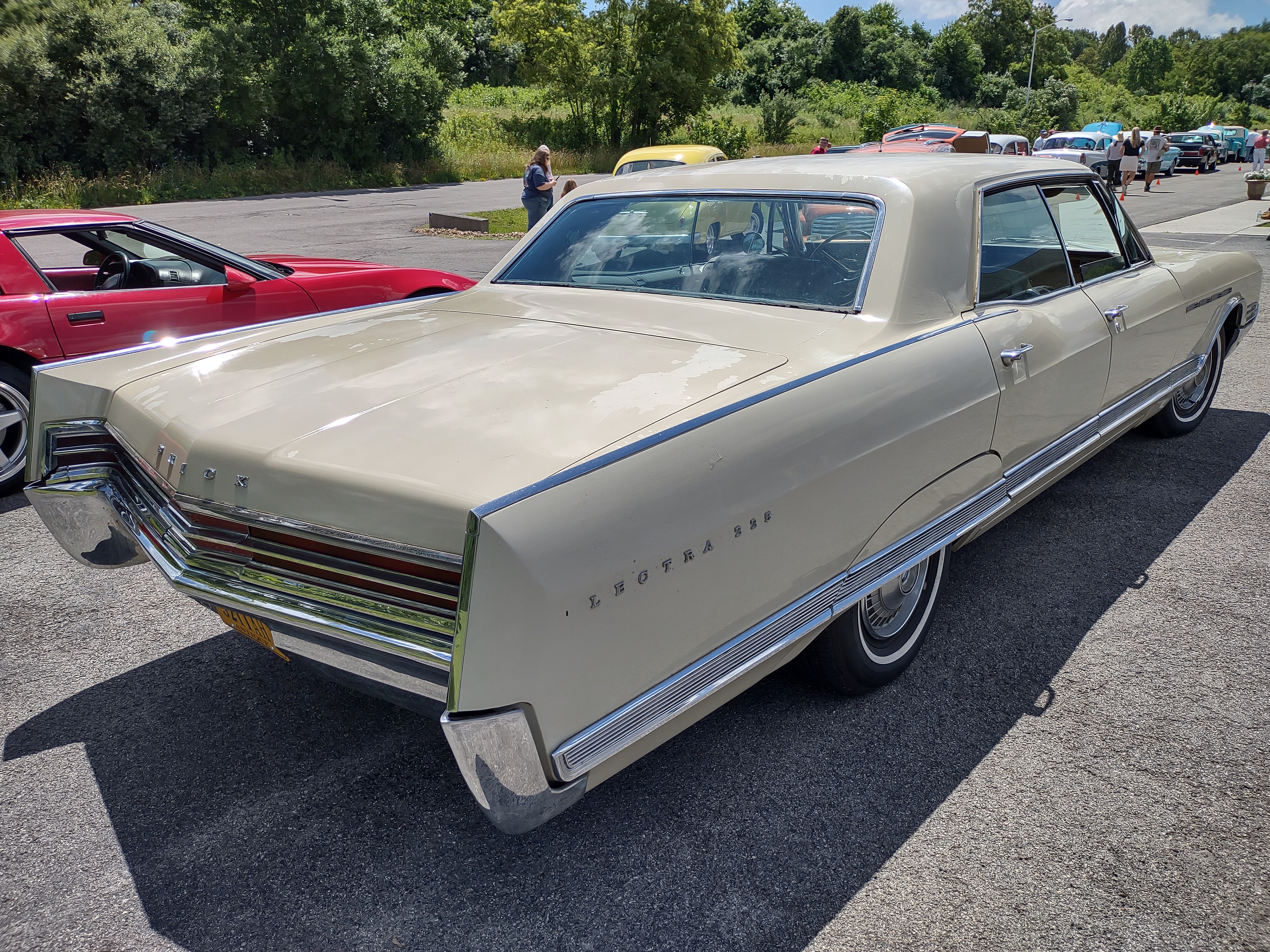 1965-Buick-Electra-Marty-and-Debbey-LaneIMG_20220618_114716520_HDR3rd-annual-Classic-Cars-for-Classic-Seniors-2022