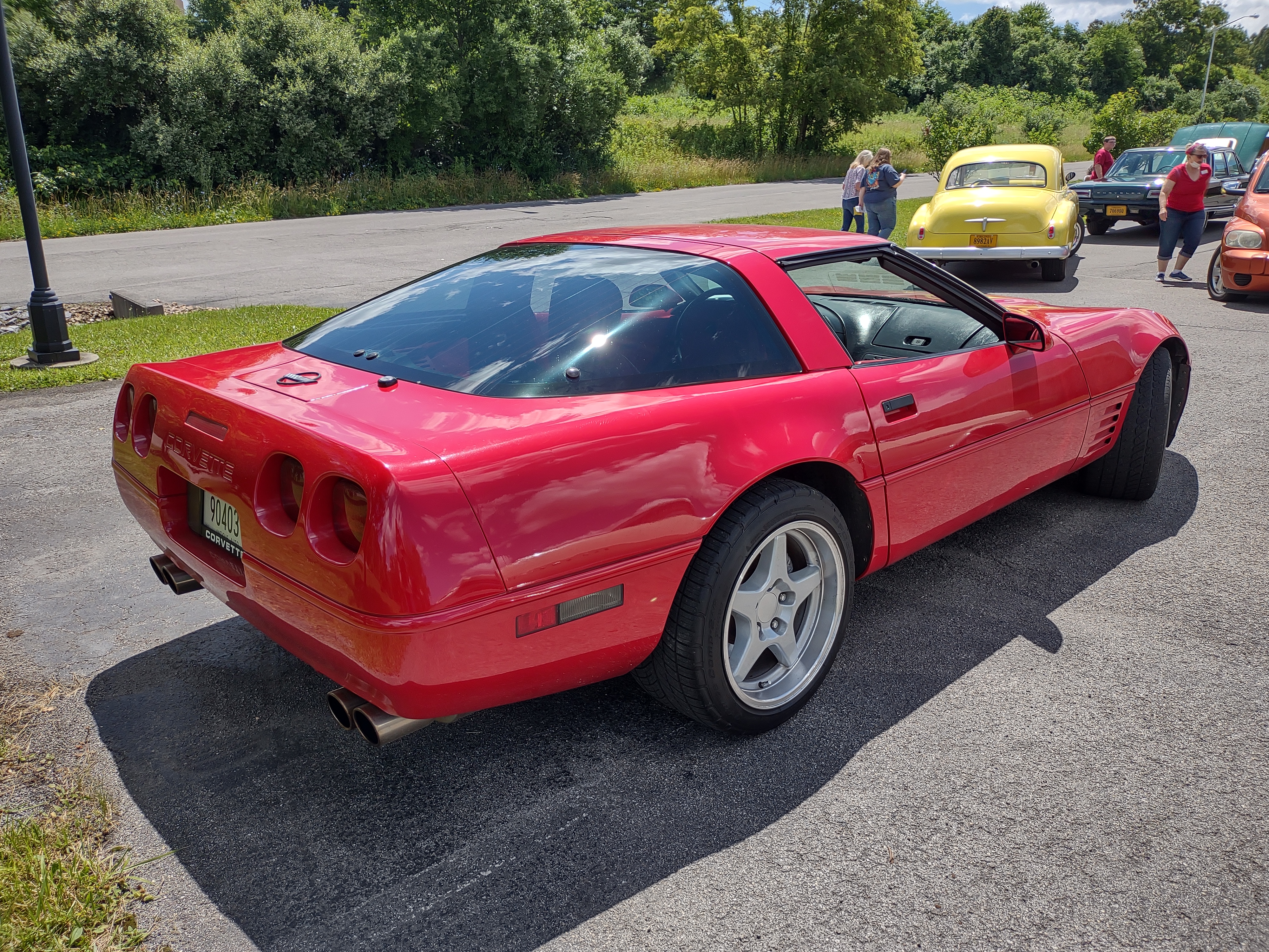 1991-Corvette-Howard-and-Pam-Osborne-R-3rd-annual-Classic-Cars-for-Classic-Seniors-2022