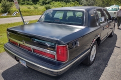 1996-Lincoln-TownCar-Jim-and-Joyce-Palmer-R-3rd-annual-Classic-Cars-for-Classic-Seniors-2022